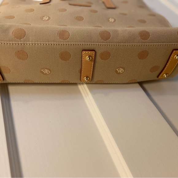 Beige Dooney & Bourke tote bag - Picture 5 of 6